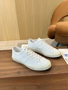 Pronto para a festa 2024s/s Men Men Men Moony Sneaker Shoes Stripe White Black Leather Comfort Comfort Sole Man Skateboard Walking Discount Outdoor Trainers 38-46