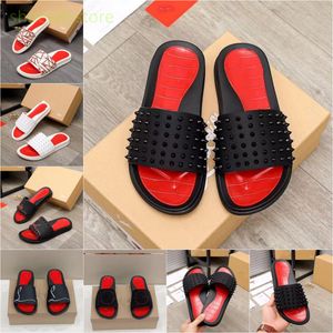 Czerwone dna Mężczyźni Kapcieczki Klasyczne kolce płaskie kolce zjeżdżalne nowe sandały grube gumowe kołki śluzowe zjeżdżalnia platforma platforma Mule Summer Casual Fashion Buty