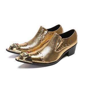 Nowe nity biznesowe Mężczyźni Ubierają się w węża buty moda pusta buty skórzane buty społeczne sapato męski Oxfords Flats buty ślubne dla chłopców imprezowe buty