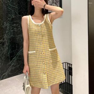 Casual Dresses Yellow Woolen Plaid Kort klänning Slim Soar Tweed Back Strap Design A-Line Women Fashion Single Breasted Brand 2024 Spring