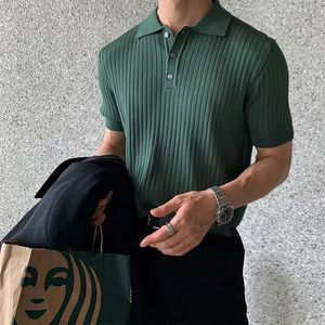 Summer Mens Retro Knitting Lapel Stripe Polo Shirt Solid Kolor cienki przytulny krótki rękaw Tshirt 240418