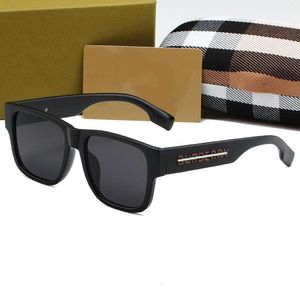 Neue Internet -Celebrity Bayberry Sonnenbrille für Männer und Damen Fashion Style Box UV Resistant Berry Sonnenbrille 4358 Augenbrillen