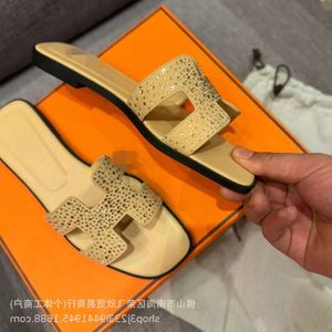 Слайд Miui Channelism Sandals Chlooe H Diamond Face h Mop Series Flat Bottom Slippers для женской верхней одежды