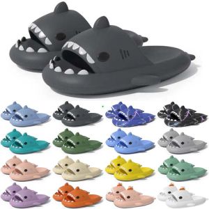 Gratis fraktdesigner Shark Slides One Sandal Slipper för män Kvinnor Gai Sandals Pantoufle Mules Men Women Tisters Trainers Flip Flops Sandles Color51 Trendings