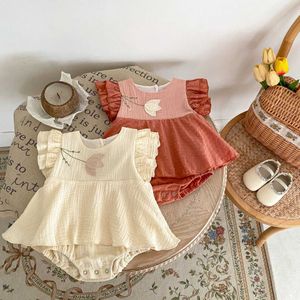 Rompers 2024 Yaz Bebek Kız Giysileri Lale Nakış Kızı Tek Parça Fırfır Kılıf Toddlergirls Giyim H240425