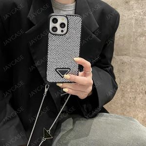 Tasarımcı Cep Telefon Kılıfı için İPhone 15 Pro MAX 14 13 Moda Metal Zinciri Çanta Kılıfları Lüks Elmaslar Phonecase Marka Mektubu Kapak Kabuğu -5