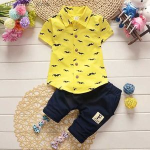 衣料品セット夏の新しいかわいいメンズ服の子供用子供用プリント半袖シャツ+ショーツコットンベイビーQ240425