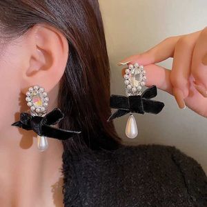 Dangle Kronleuchter neuer Vintage Schwarzer Samt Bowknot Dangle Ohrringe für Frauen koreanische elegante Perle Kristallwassertropfen Ohrringe Party Schmuck Geschenke