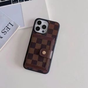 Projektowanie skrzynek z telefonami komórkowymi uchwyty na karty Pieki Paftle dla iPhone'a 15 14 13 12 11 Promaks XR XS plus luksusowe mobilne obloty Fundas Brown Checkerboard