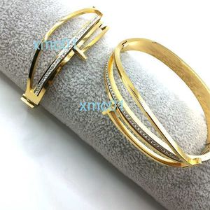 Braceletttt Lettttter Diamond Inlaid Gold Bracelettt Женская модная пряжка Lighttt