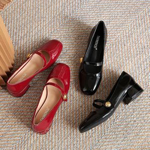 Koreanische Frühlingsfrau Elegant runde Zehen 3 cm High Heel Female French Retro Leder Low Heels Mutter süße Mary Jane Red Shoes 240422