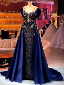 2021 Plus Size Arabic Aso Ebi Navy Blue Luxurious Prom Dresses Pärlade kristaller Strömmen Evening Formal Party Second Reception Go2111646
