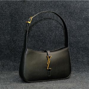 Designer Womens Gold Buckle Letter Single Shoulder Leather Retro Diagonal Cross Carrying Underarm Wallet Envelope Handbag Bag Party bags