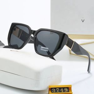 Дизайнерские солнцезащитные очки женщины мужчины солнцезащитные очки классический стиль мода на открытом воздухе спорт UV400 Путешествие солнце