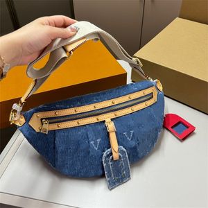 Denim Bumbag Bel Çantaları Crossbody Bum Bag Kadın Mens Tasarımcı Kemer Çantası Çiçek Çapraz Gövde Orta Nakış Kayışı 10a