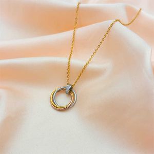 Marca de designer Carter Colar de cor de três anel com diamante interligado de ouro rosa pendente