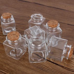 収納ボトルジャーハンディクラフトの結婚式割引に使用されるコルクストッパーと空のスパイスジャーを備えた50mlの透明な四角いガラスボトル2個