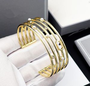 Luxury Open Armband Bangle For Women New Designer Fashion Ladies Pearl Rhinestone Letters Copper Opening Armband smycken
