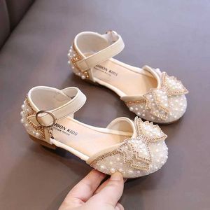Sandals Girls Princess Sandals 2023 Verão Novo Baby Pearl Rhinestones Bow Shoes Sapatos de moda não deslizante