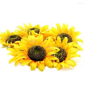 Fiori decorativi 30pcs 14 cm Grand artificiali Suple di girasole Fagro Casa Decorazione per feste di matrimonio Accessori artigianali fai -da -te falsi falsi