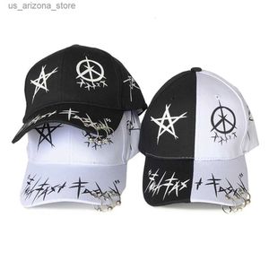 Ball Caps New black and white graffiti baseball cap with colorful blocking personality men and womens iron ring tidal hip-hop foot cap Q240425