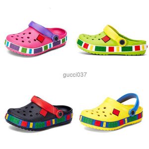 Kids Sandals 디자이너 유아 구멍 슬리퍼 소년 비치 신발 캐주얼 여름 청소년 어린이 슬라이드 버클