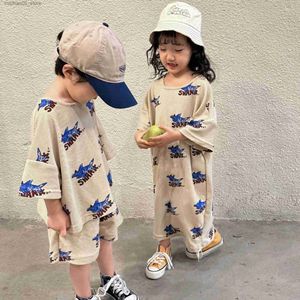 Set di abbigliamento Summer Cool Shark Suit Boy 2024 Nuovo Pullover T-Shirt Letter Shorts Grils Shead and Comfort Dress Sisters Fashi