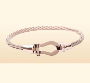 Designer Fereds Woman Armele T Horseshoe Magnet Buckle Rostfritt stål Armband Titan Rose Gold Jewelry Simple2703975