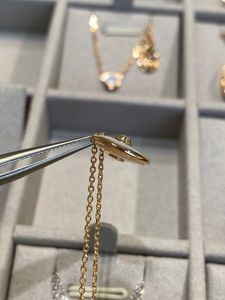 Brand designer Carter Collana amuleto d'oro di alta qualità con fritillaria bianca Agata rossa spessa a fila rosa a righetta da 18k catena di ossa JJMC