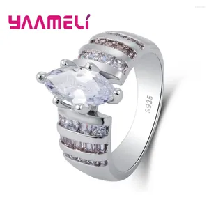 Anelli a grappolo Rhombus Crystal Cubic Zirconia Store Women Uomo Design Wide Surface Finger Brilliant 925 Gioielli in argento sterling