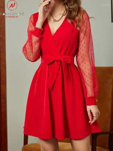 Vestidos casuais moda feminina cor sólida cor a linha de malha de malha de malha design decoração de cinto de decote em videira videira de manga longa Slim Mini