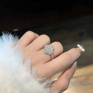 Famous Designer Rings for Lovers Clover Apertura dell'anello di alto livello di intarsio completo protezione con il comune vnain