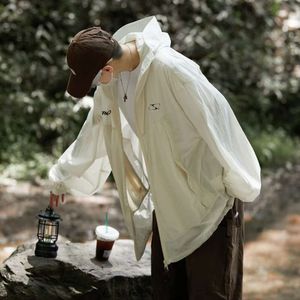 男性のための山の機能的な軽い薄い日焼け止め服屋外通気性と紫外線耐性散布服fs