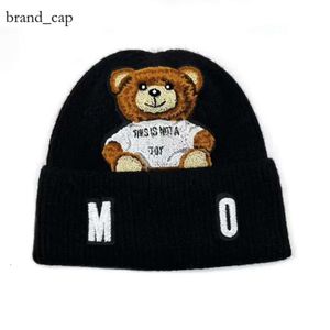 HQ19 2024 Nuove donne Mos Beanie Hat Hat Bear Cappello a maglia berretto Moschinno Designer Skull Coppia di moda calda 4 colori A1 1268