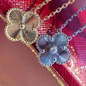 2024 Classic Four Leaf Clover Necklaces Pendants Stainless Steel Plated 18K for Girl Valentine's Engagement Jewelry-Gift wholesale Full Laser on Clover Exquisite