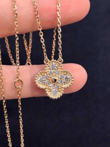 2024 Classiche collane a trifoglio a quattro foglie Pendants Diamond Chen Jewelry 18K Gold femmina Medio Floro singolo Floro Red Midrow White Fritillaria Laser Full