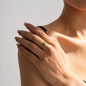 Anelli a grappolo resistente alla personalità resistente all'acqua Lady Ring Turquoise Inlay Openwork 18K oro inossidabile in acciaio inossidabile Design del diavolo delicato