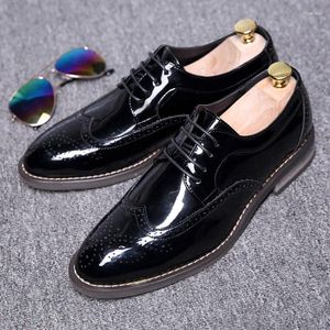 Casual Shoes Mens Brogue Business Wedding Formal Dress Black Patent Leather Derby Shoe Carved Brock Gentleman Footwear Sneakers