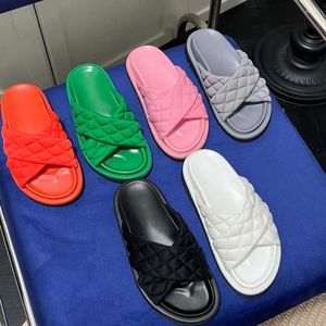 Sandaler Kvinnor Luxur Designer Slipper Flat Summer Brand Shoes Classic White Beach Fashion Lady Outdoor High Quality Slippers äkta