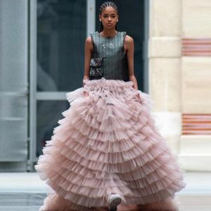 Kjolar underbara dammiga rosa ruffles brud tyll a-line tiered puffy tutu kjol grossist frodig mesh lång fest kvinna