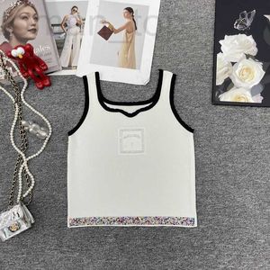 Frauen Tanks Camis Designer 24 Sommer Neuer kleiner duftender Wind Heißer Diamant Pfirsichkragen Mode Schlanker fit, Alter reduziert Promi -Stil Stricktop für Frauen Wrr9