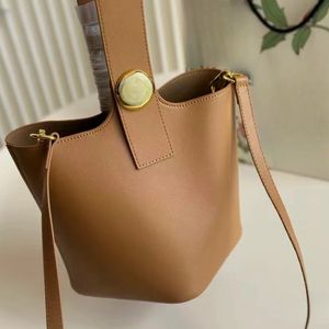 Cool and fashionable new bucket bag shoulder bag handbag diagonal cross bag inside outside all made of cowhide material with excellent texture and lightweight feel