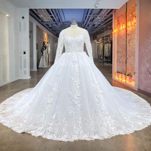Hyr Lnyer Long Sleeve -knappar upp Back Beading Crystal Sequins Applices 3D Flowers Gorgeous Ball Clown Wedding Dress with Long Train