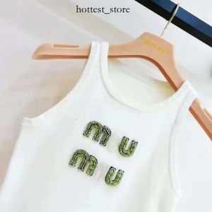 Mumuis Woman DesignerはMui Mui Mui Top Shirt Summer Womens Tシャツダイヤモンド刺繍Tシャツ印刷ティートップス短いアウトウェアストリートMiui 418