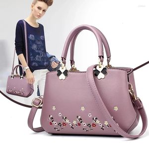 Shoulder Bags 2024 Embroidered Women Leather Handbags Leaves Messenger For Sac A Main Hand Bag Female