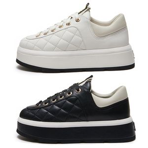 Piattaforma Women Designer Scarpe White Chaussure Luxe Womens Sneaker Classi di pelle Forma a piastra con resistenza all'acqua in scatola leggera