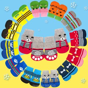 Socken 50 Lose heiß verkauft Haustier Strick Hunde Socken 4 PCs/Set kleiner Haustierhund -Hund -Hundeschuhe Schöne, warme gestrickte Socken Anti -Schlupf -Schlittschuhboden