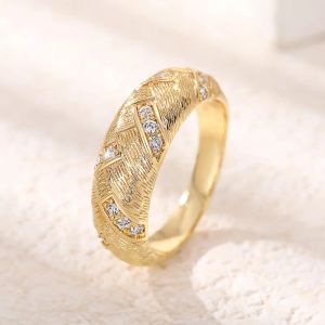 Zespoły huitan zaręczynowe pierścionki ślubne Nowe dla kobiet Chic Warkocz Projekt Luksusowy złoty kolor Pierścień Kobieta Party Instalue Biżuteria Drop Stat