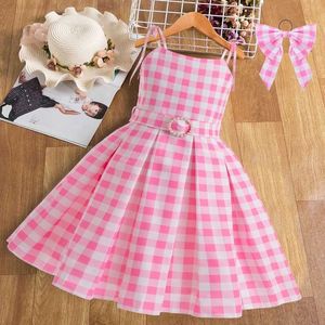 Flickans klänningar 2024 Ny film Barbi-kostymer för flickor Cosplay Pink Plaid Dress Barn Summer ärmlös klänning Kids Party Wear 3-10 Yearsl2404