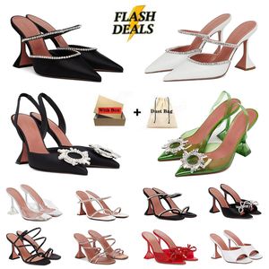 Amina Muaddi Womens Kleiderschuhe Sandalen Satin Speced Slingbacks Bowtie Pumps Crystal-Sunblower High Heeled Schuh 9cm Frauen Luxusdesigner Hochzeitsschuhe mit Schachtel